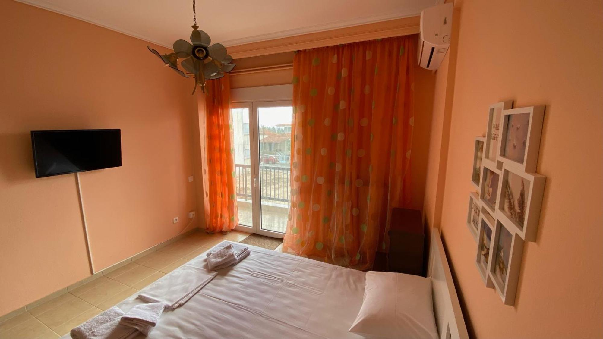 Family Apartment Неа Мудания Екстериор снимка