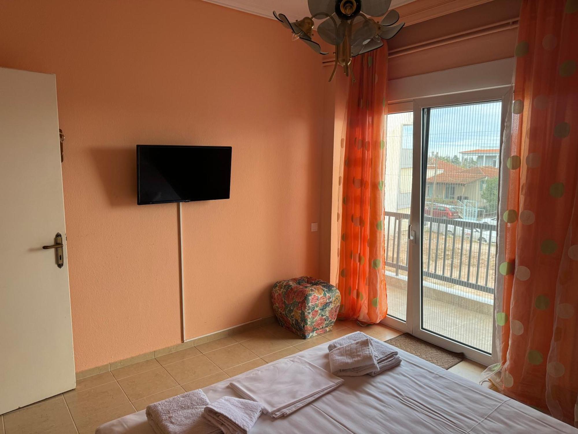 Family Apartment Неа Мудания Екстериор снимка